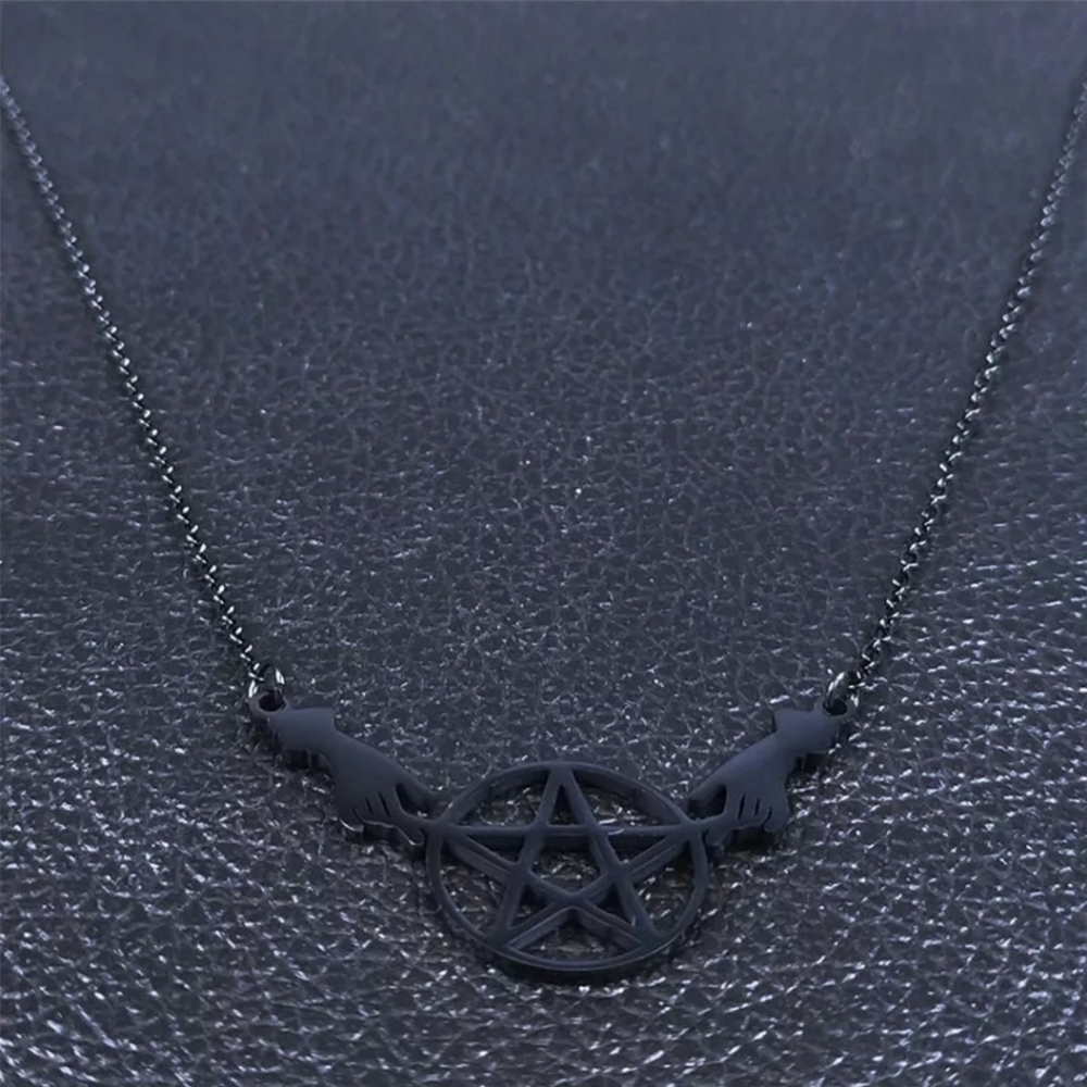 🆕️🆑️ Witches Hands Holding A Perfect Pentacle Necklace - Picture 3 of 8